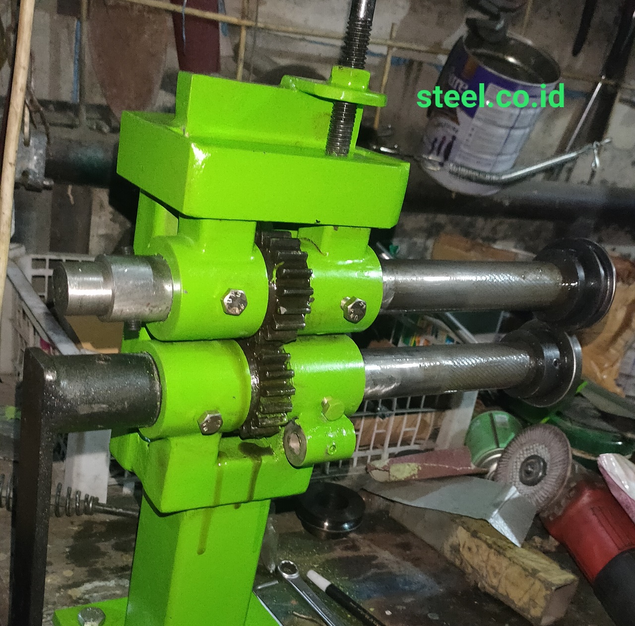 Alat untuk Membuat Jacketing atau Isolasi Pipa Panas