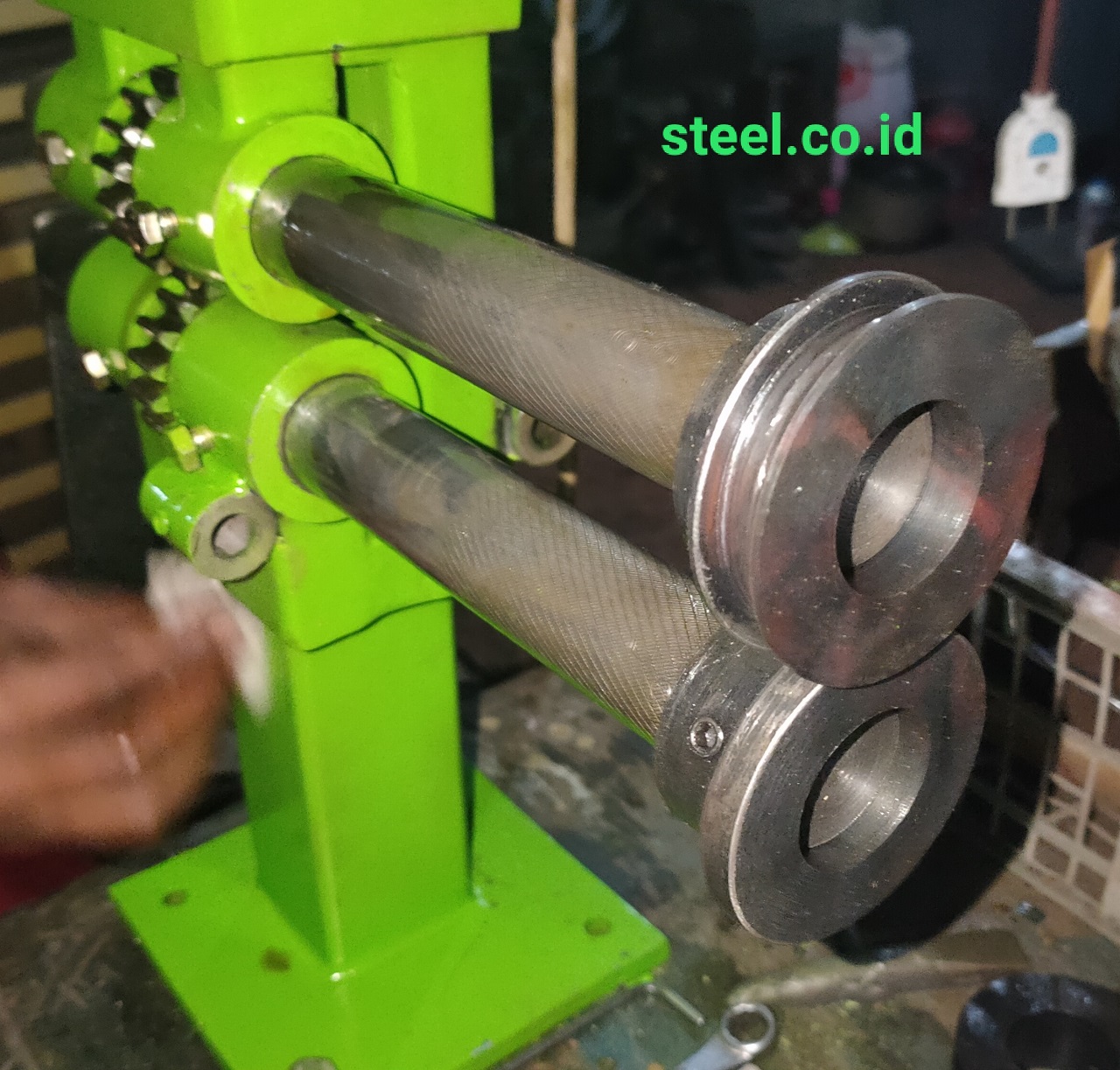 Alat untuk Membuat Jacketing atau Isolasi Pipa Panas