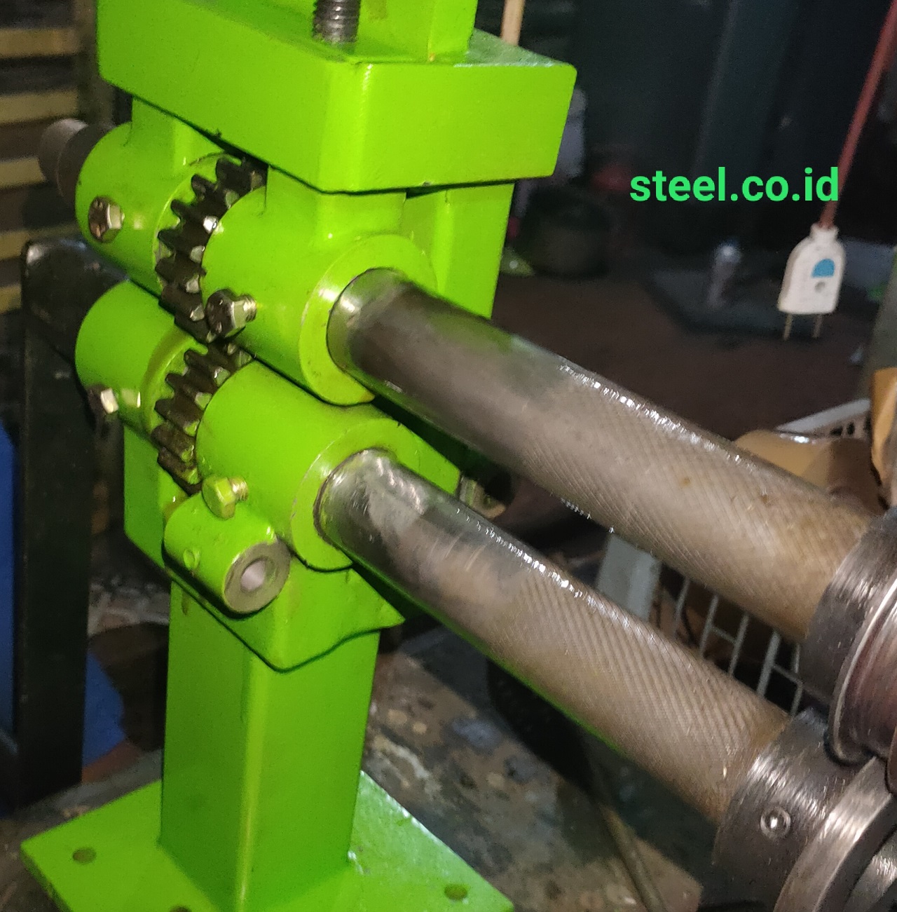 Alat untuk Membuat Jacketing atau Isolasi Pipa Panas