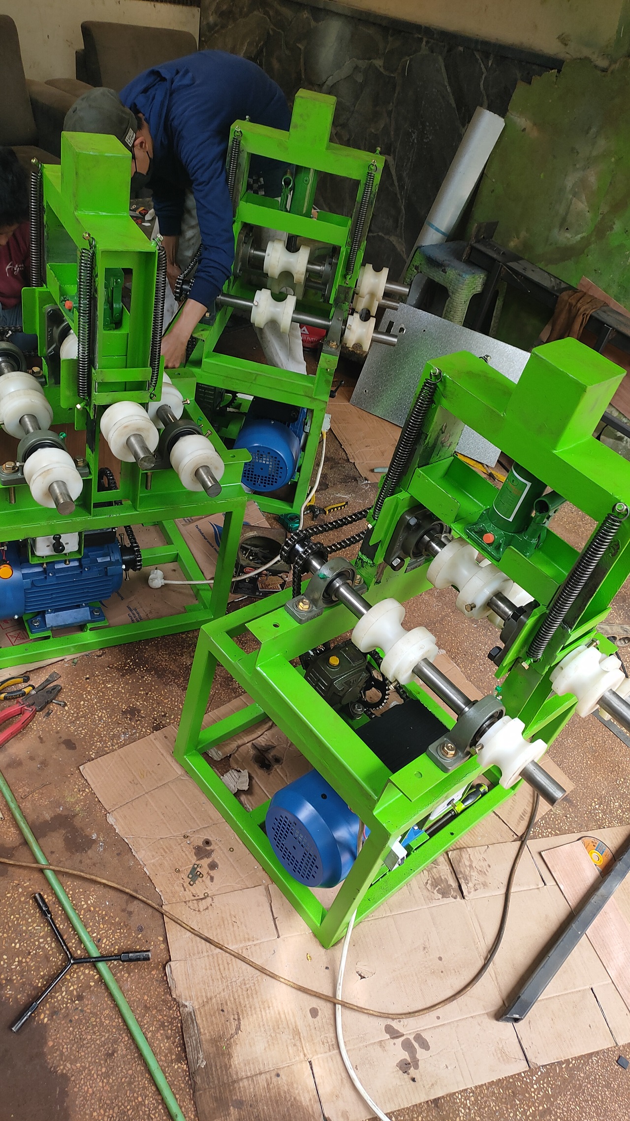 Mesin Roll Pipa untuk Membuat Kanopi