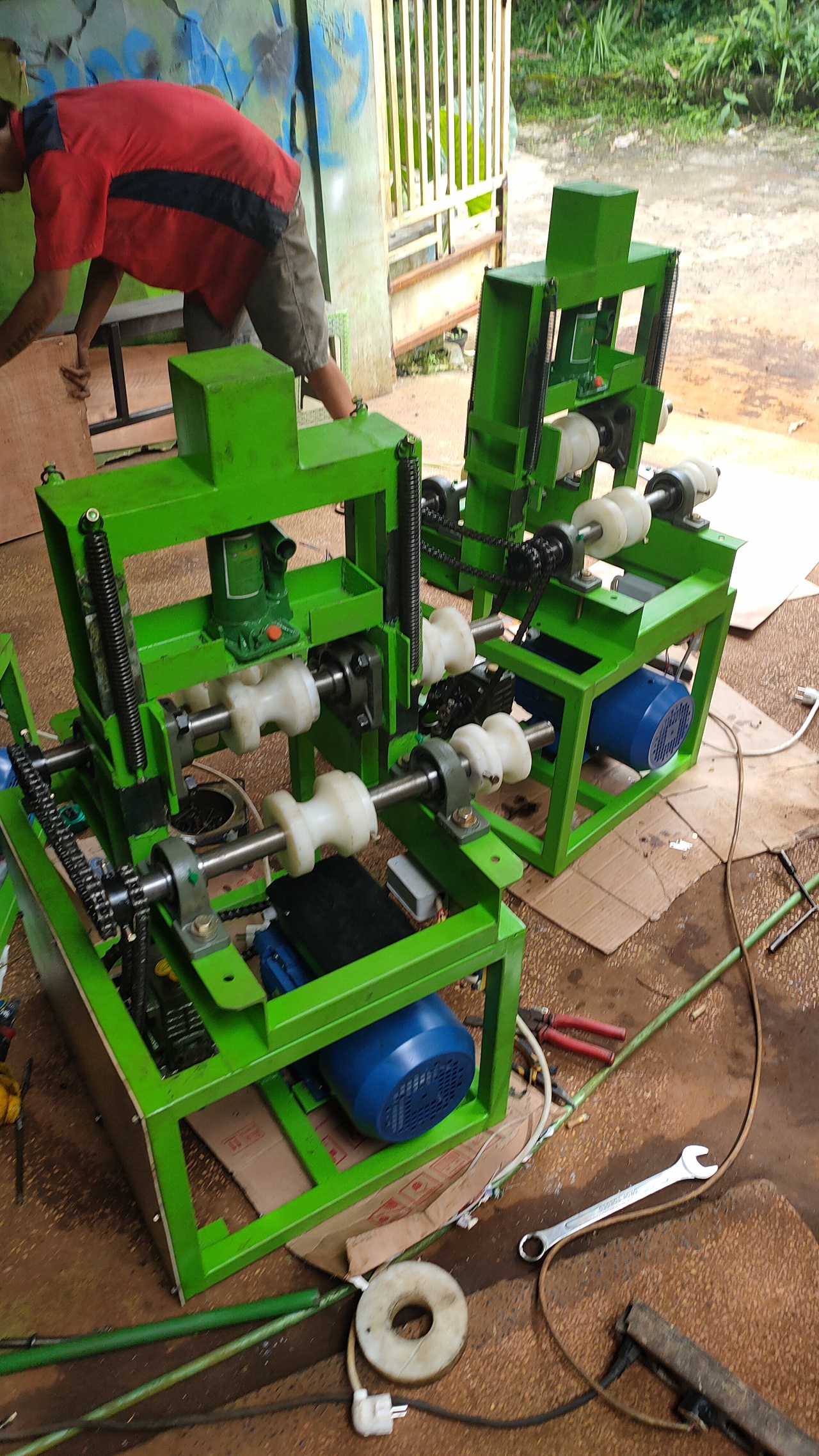 Mesin Roll Pipa untuk Membuat Kanopi