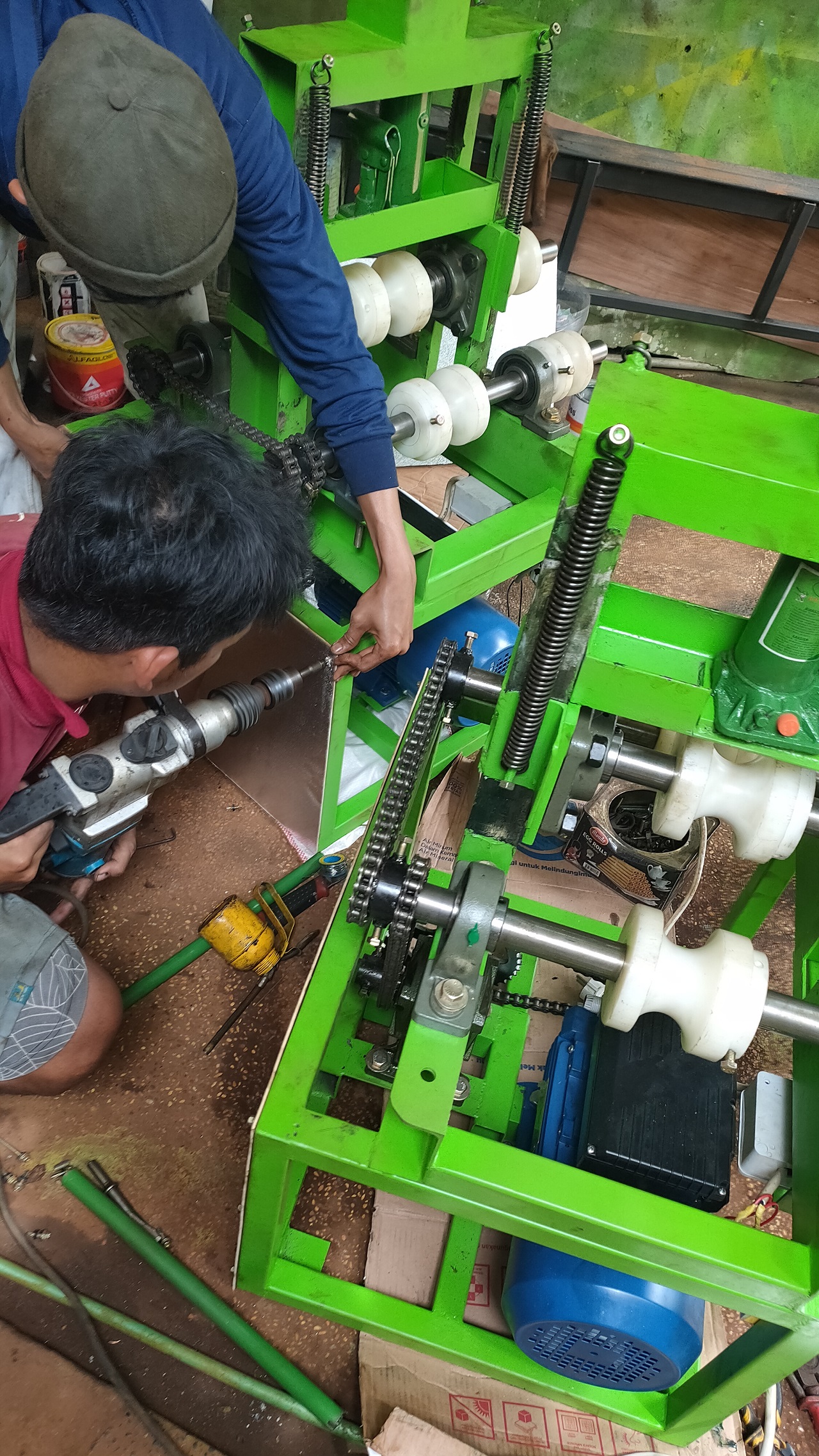 Mesin Roll Pipa untuk Membuat Kanopi