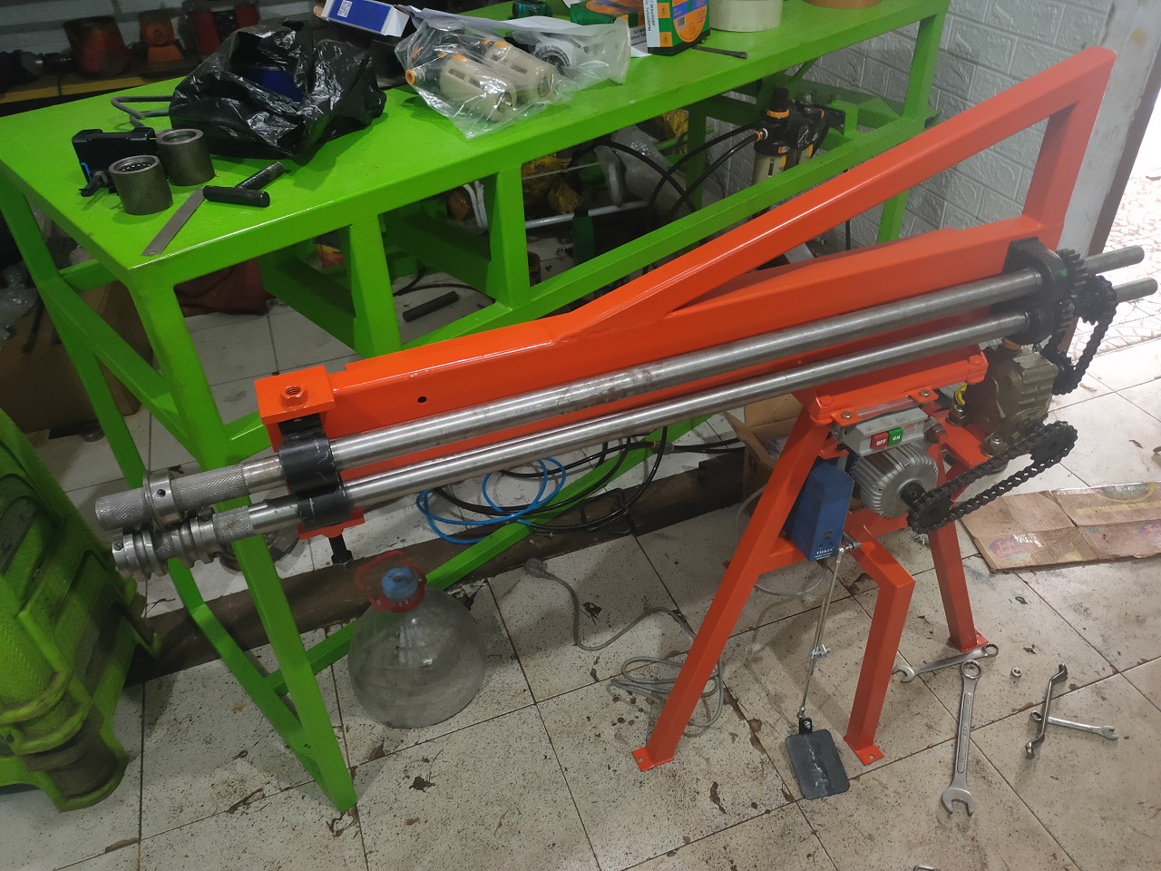 Beadroller adalah Mesin untuk Membuat Lantai Mobil dan Profile Plat