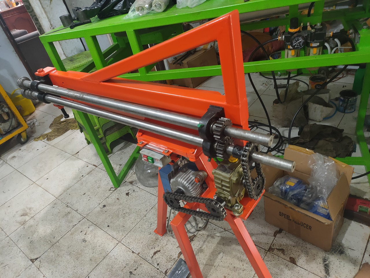 Beadroller adalah Mesin untuk Membuat Lantai Mobil dan Profile Plat